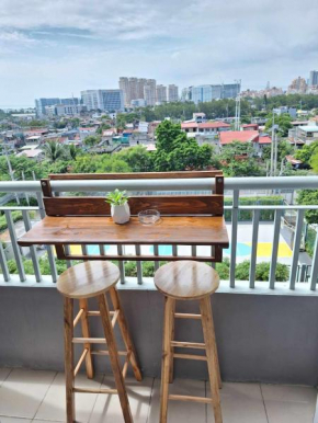 Homey 1BR with City View and WI-FI in Grace Res